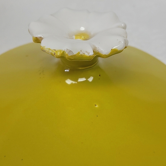 - Vintage hand-painted floral 2D design ceramic made in Japan cookie jar - Picture 10 of 13